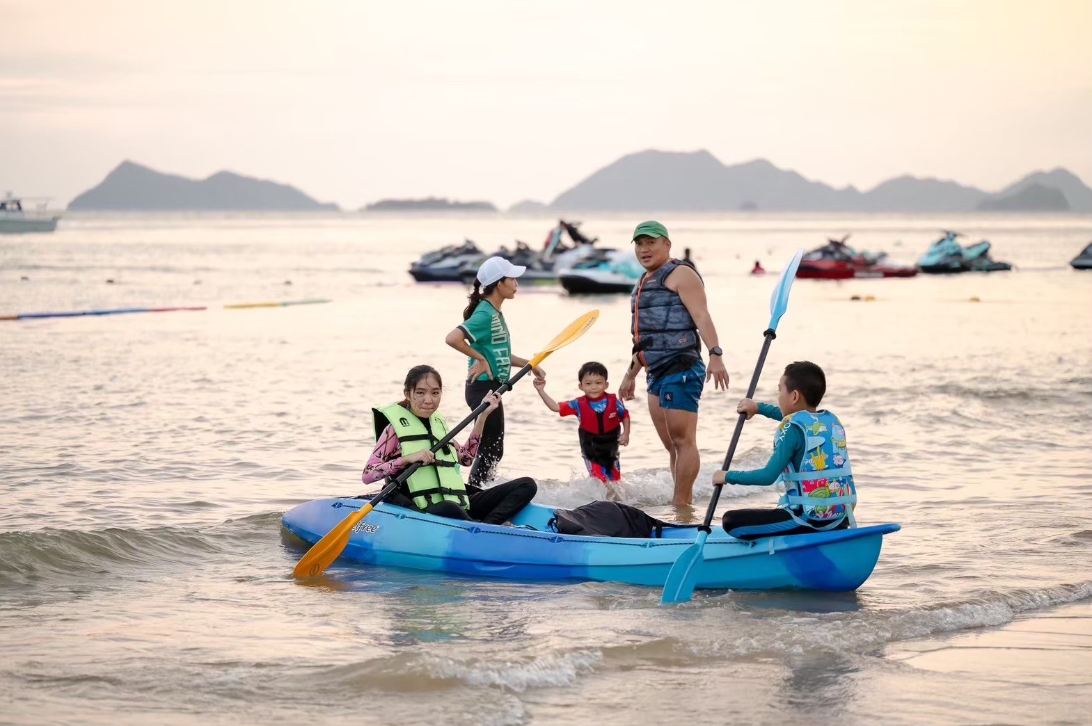 Kayak Boat Packages ( 1 People)